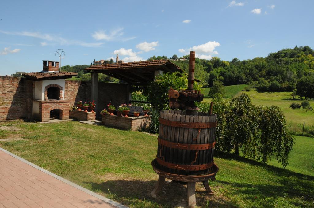 B&B La Coccarda CastellʼAlfero Exterior foto